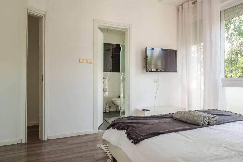 Big Apartment Next To Gordon Beach Plus Free Parking Тел Авив Екстериор снимка