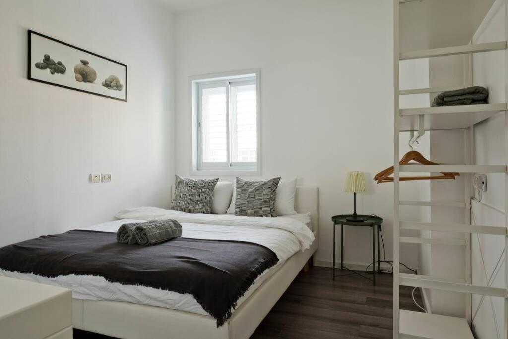 Big Apartment Next To Gordon Beach Plus Free Parking Тел Авив Екстериор снимка
