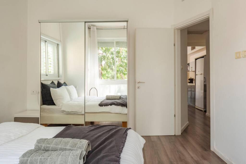Big Apartment Next To Gordon Beach Plus Free Parking Тел Авив Екстериор снимка