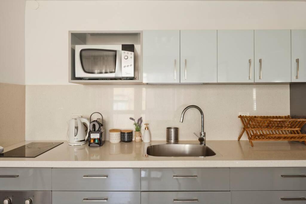 Big Apartment Next To Gordon Beach Plus Free Parking Тел Авив Екстериор снимка