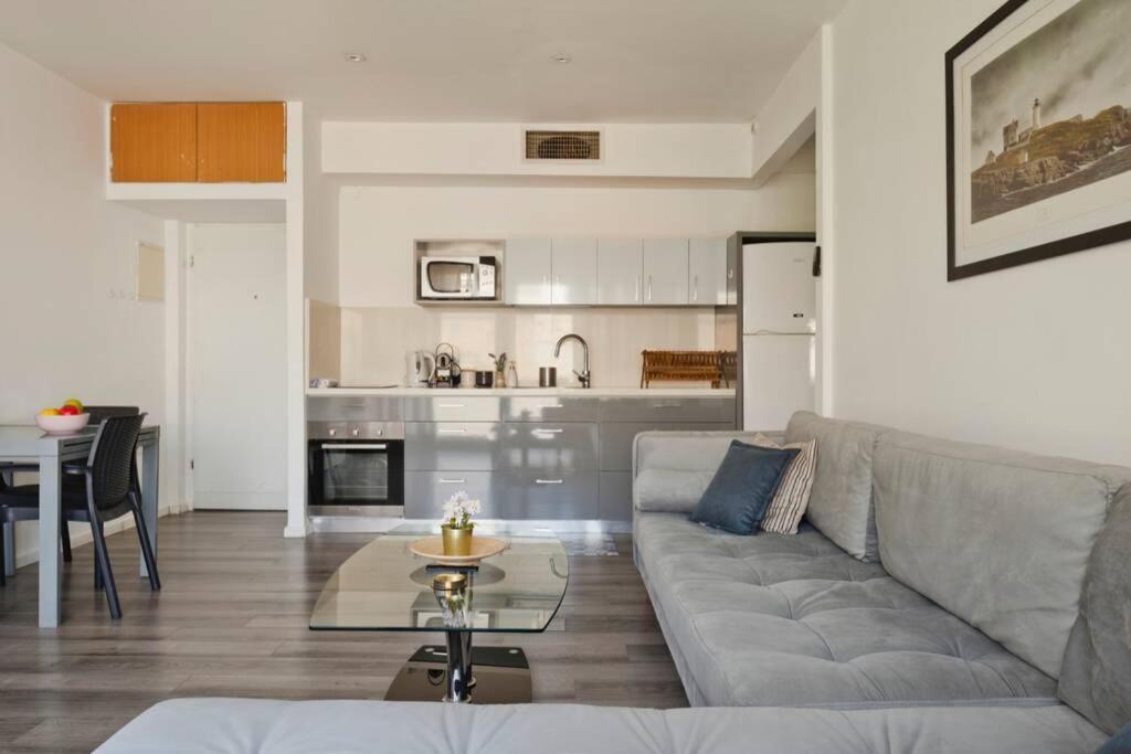 Big Apartment Next To Gordon Beach Plus Free Parking Тел Авив Екстериор снимка